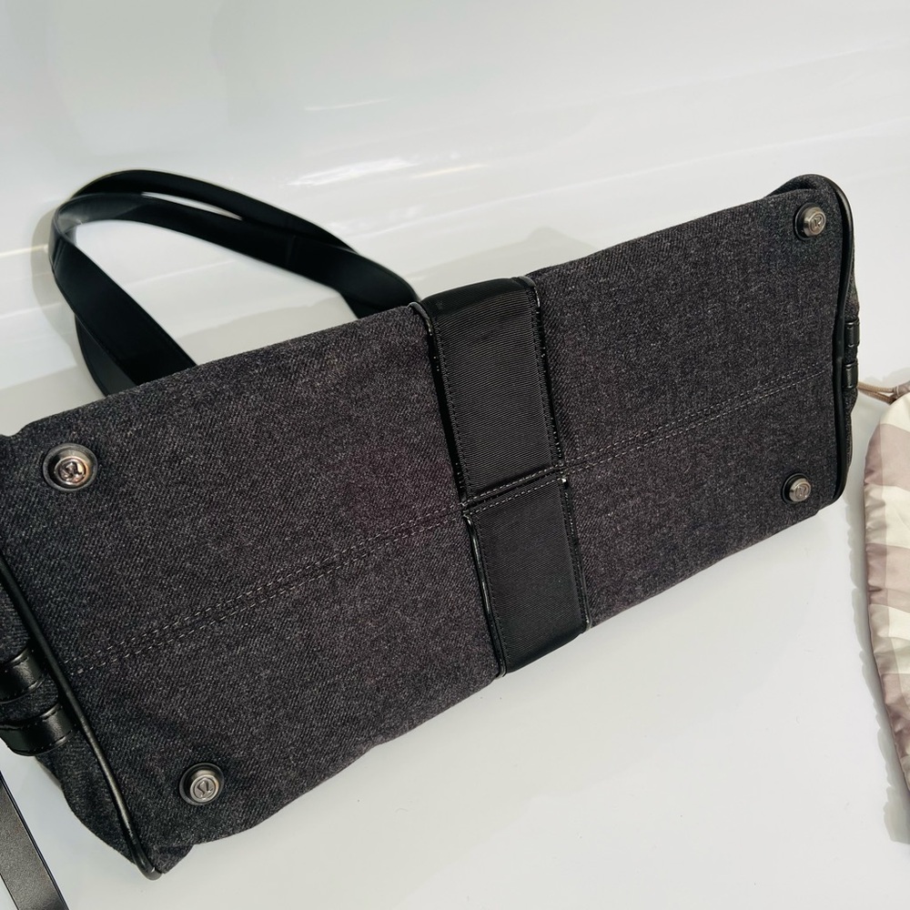 Lululemon Athletica Duffle Bag Gray/Black Large - Picture 7 of 16